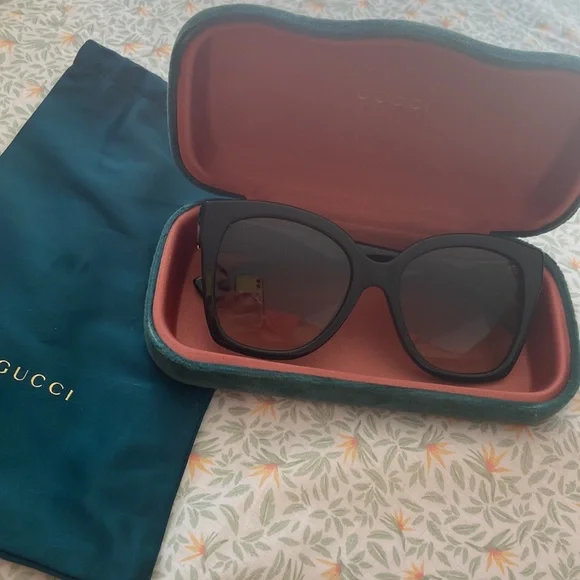 -sold- gucci sunglasses - Picture 5 of 6
